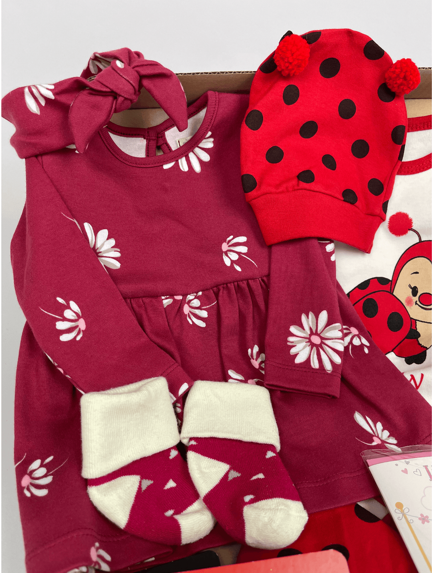 Geschenk Baby zur Geburt, Baby Geschenk Geburt, Baby Mädchen Geschenk, Babykarte, Babysocken für Neugeborene, Babykleid,