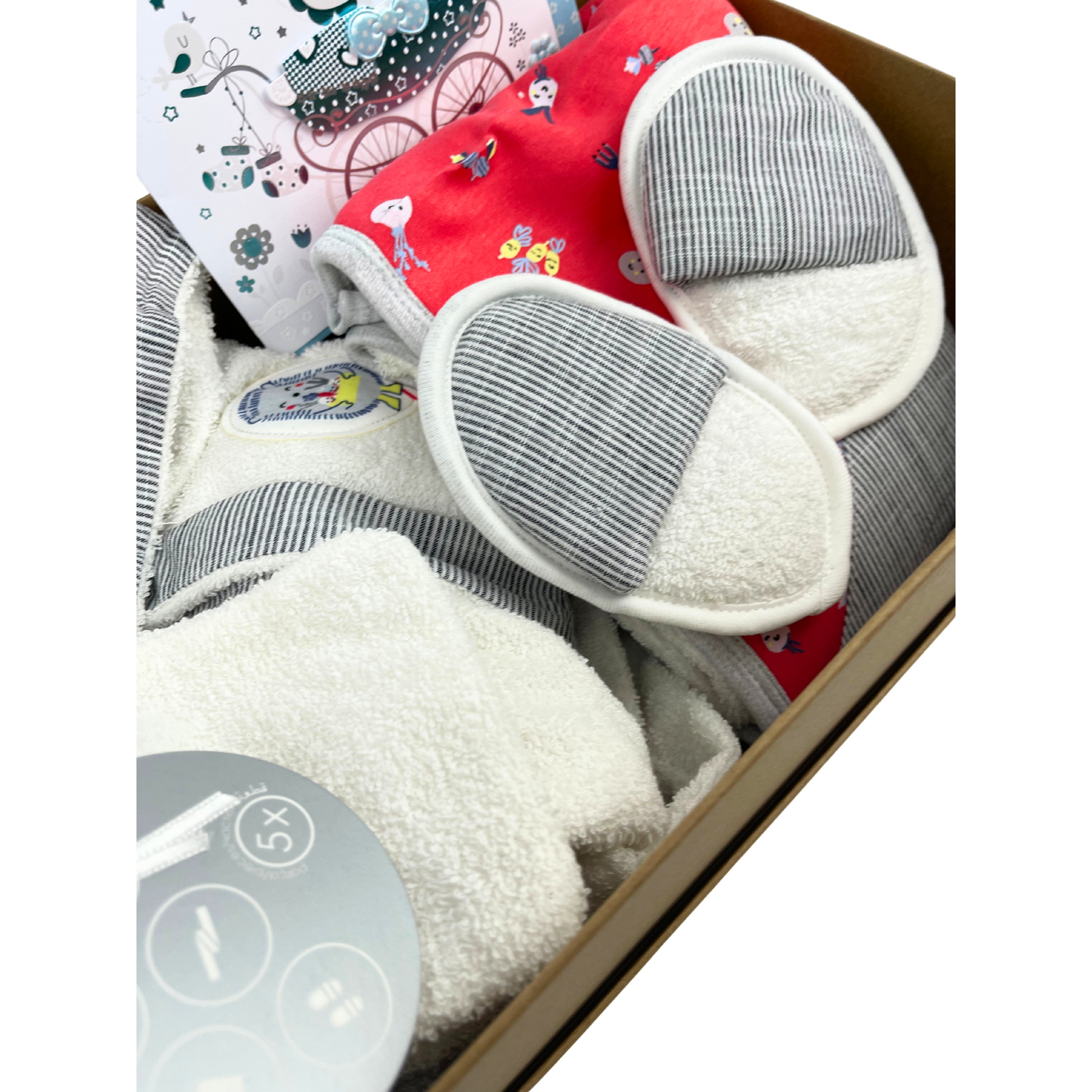 Baby_Bademantel_Set–Badetuch_Geschenkbox