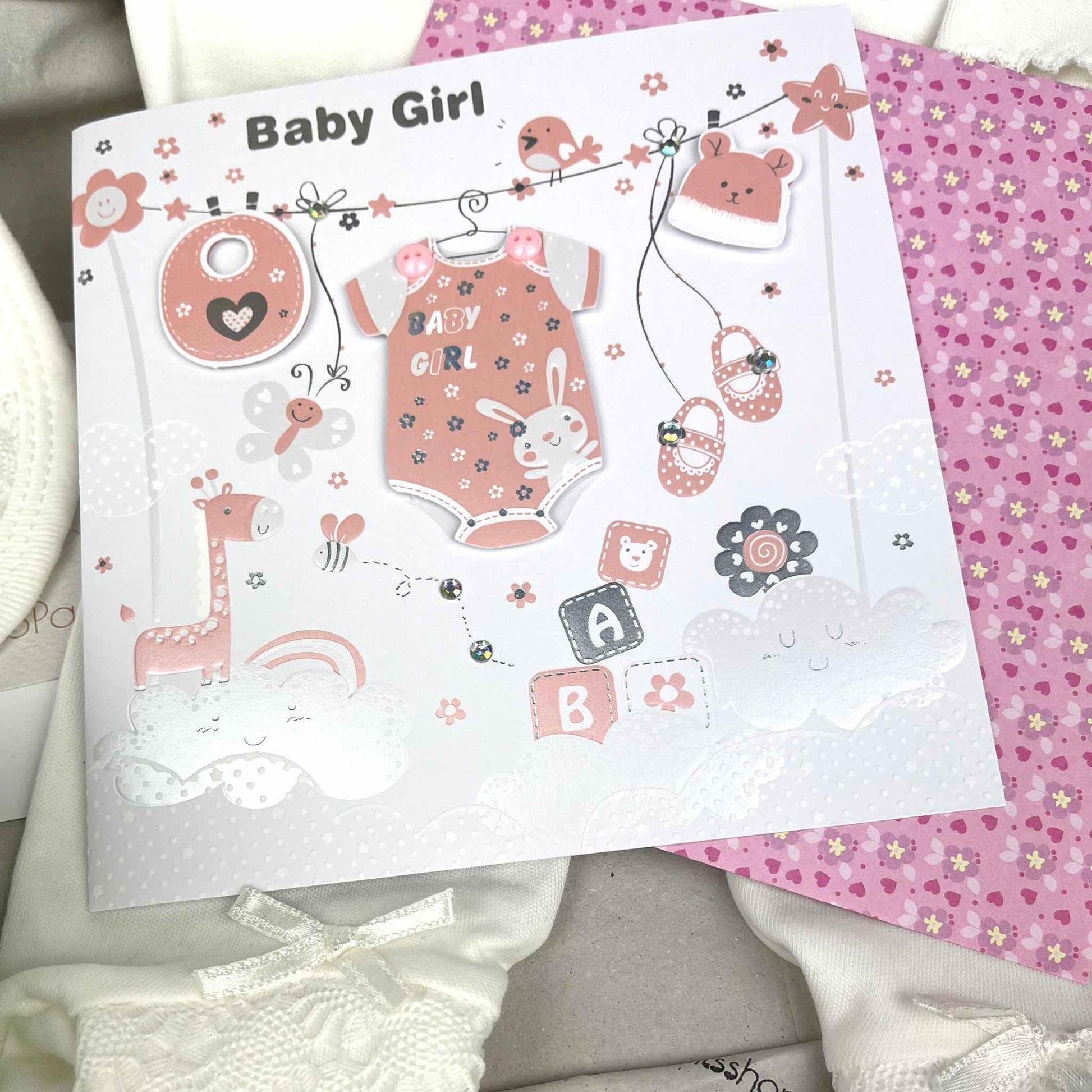 babygeschenk-zur-geburt-maedchen-babykleidung