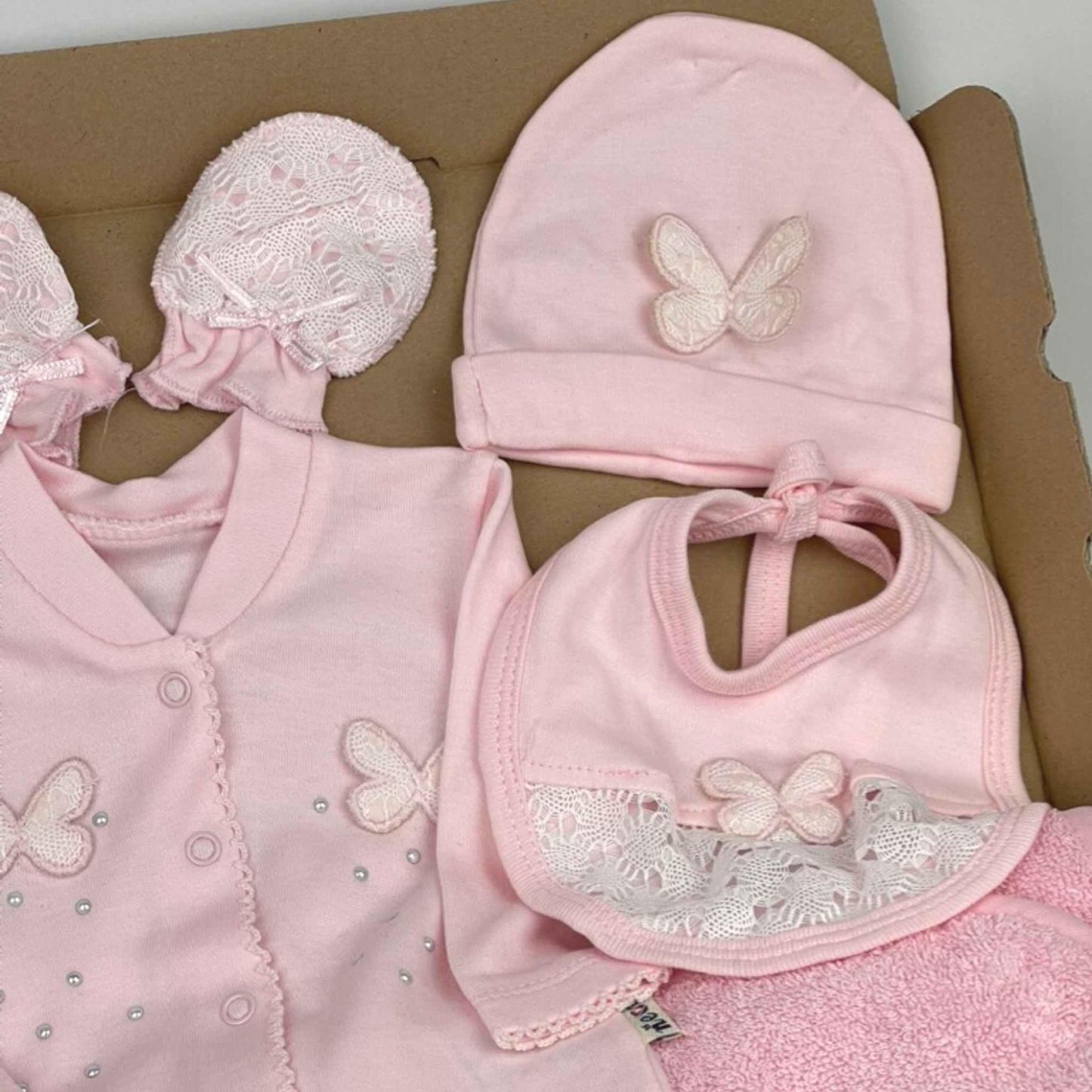 babygeschenke-mädchen-rosa-kapuzentuch-babykleidung.jpg